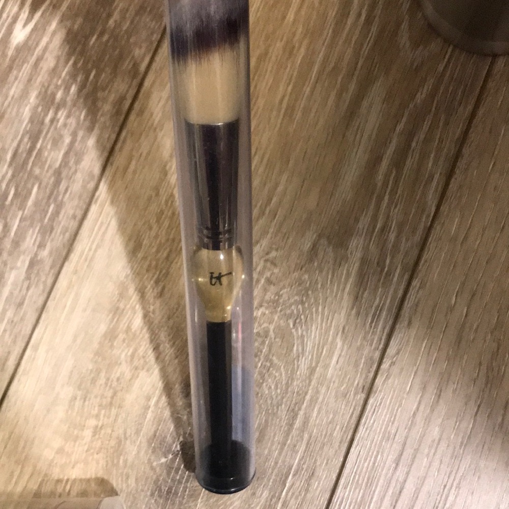 It Blush Brush